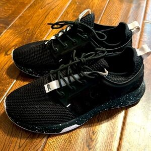 Kuru Atom Women’s 8.5 M- Like New